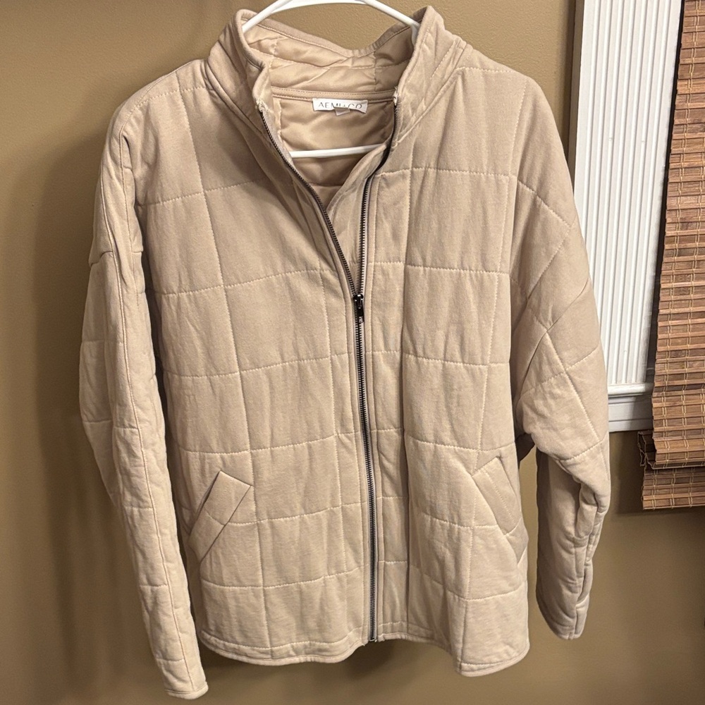 Women's cream Quilted Puffer Jacket NWOT